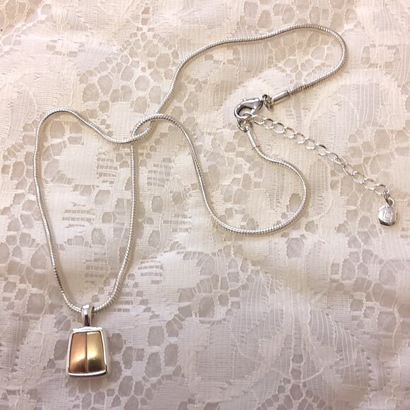 Vintage NEW LC Liz Claiborne Yellow Rose White Gold Tone Pendant Silver Necklace - Picture 3 of 6